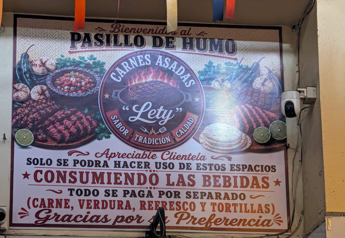 Bienvenidos al Pasillo de Humo welcome sign explaining that drinks must be purchased and everything is paid separately
